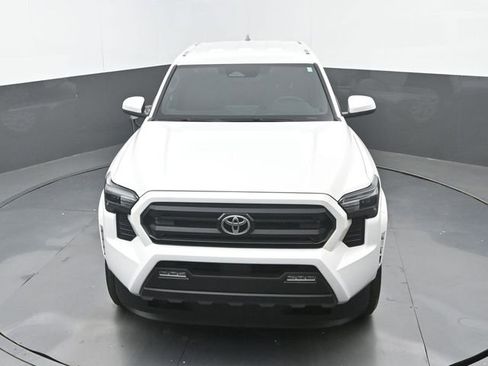 Used 2025 Toyota Tacoma SR5 RWD image 27