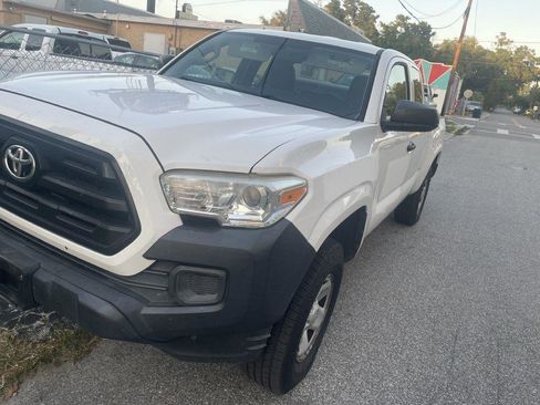 Used 2017 Toyota Tacoma SR RWD image 12