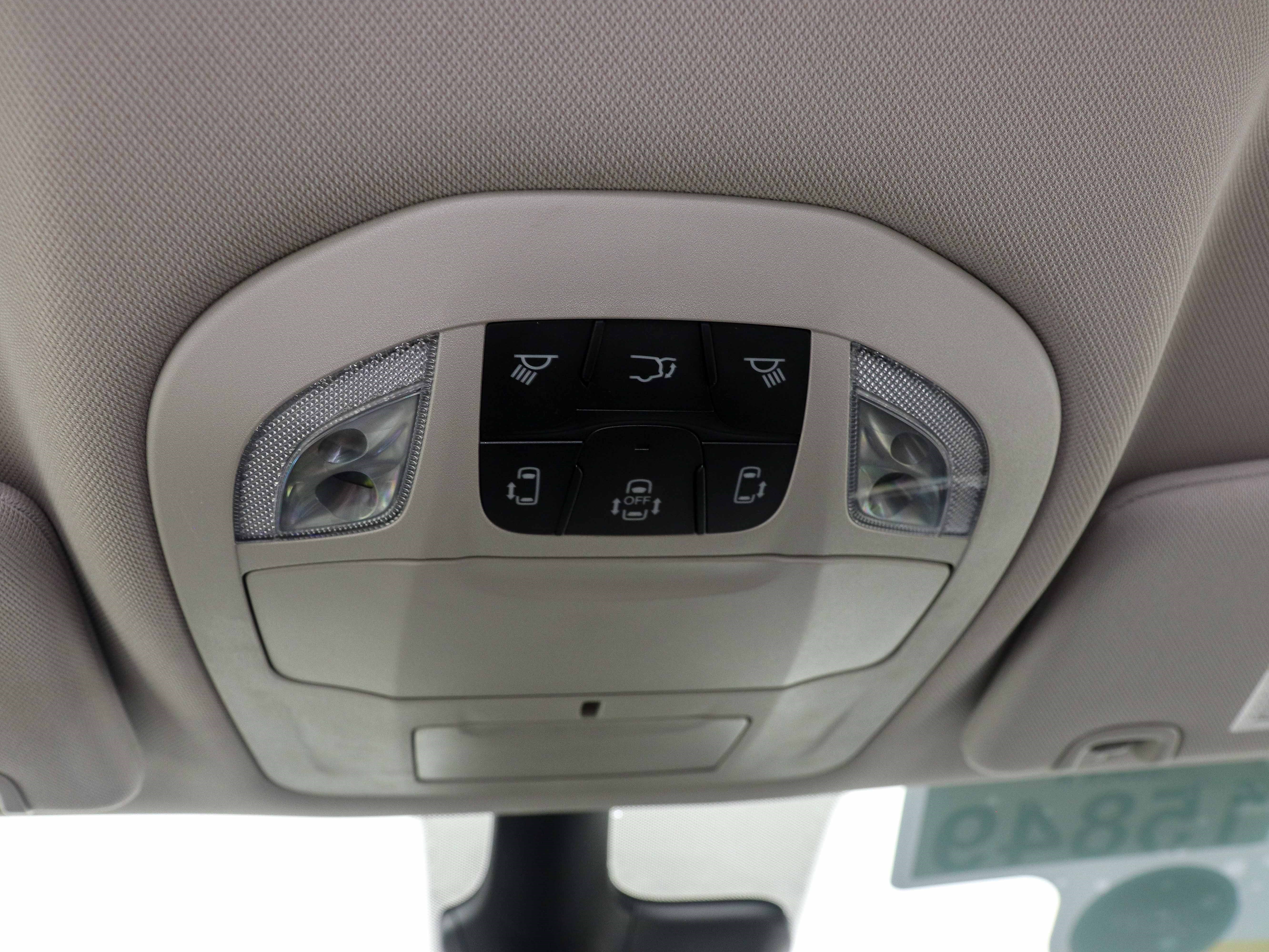 Used 2023 Chrysler Voyager LX FWD image 31
