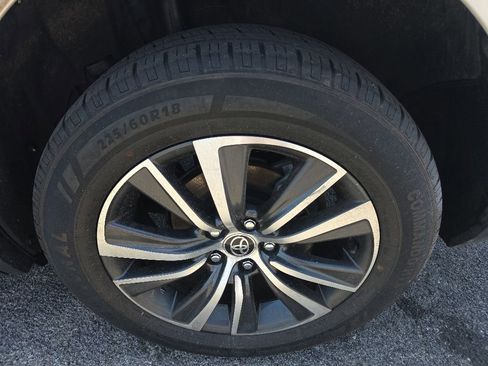 Used 2021 Toyota Venza LE AWD/4WD image 6