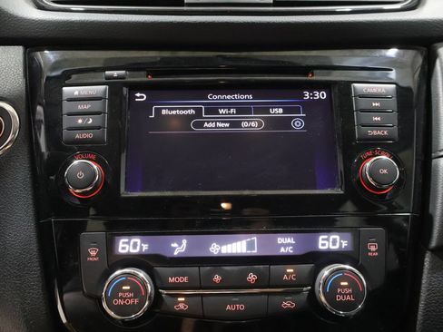 Used 2018 Nissan Rogue SV w/ Premium Package AWD/4WD image 24