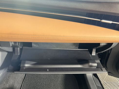 Used 2019 Toyota Avalon Limited image 38