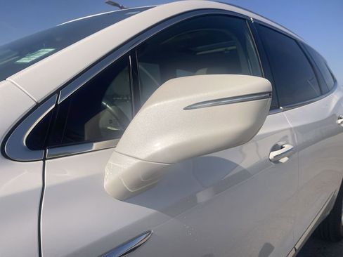 Used 2020 Buick Enclave Essence FWD image 3