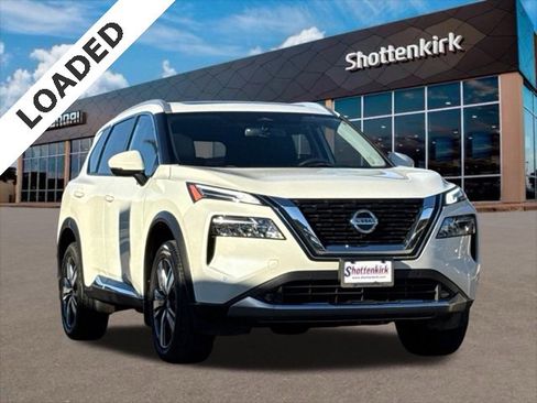 Used 2021 Nissan Rogue Platinum image 3