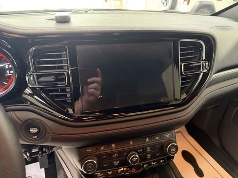 Used 2025 Dodge Durango GT AWD/4WD image 17