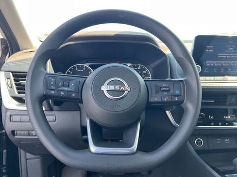 Used 2023 Nissan Rogue SV image 14