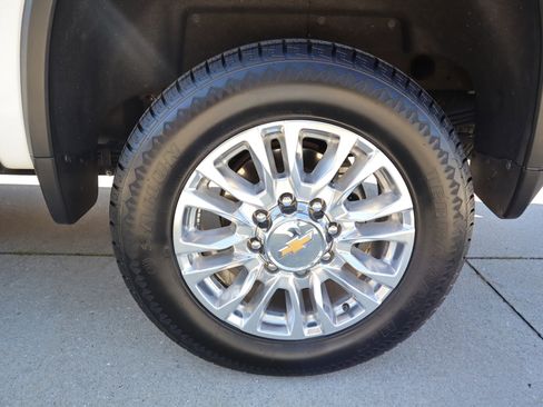 Used 2021 Chevrolet Silverado 2500 LTZ w/ LTZ Convenience Package image 40