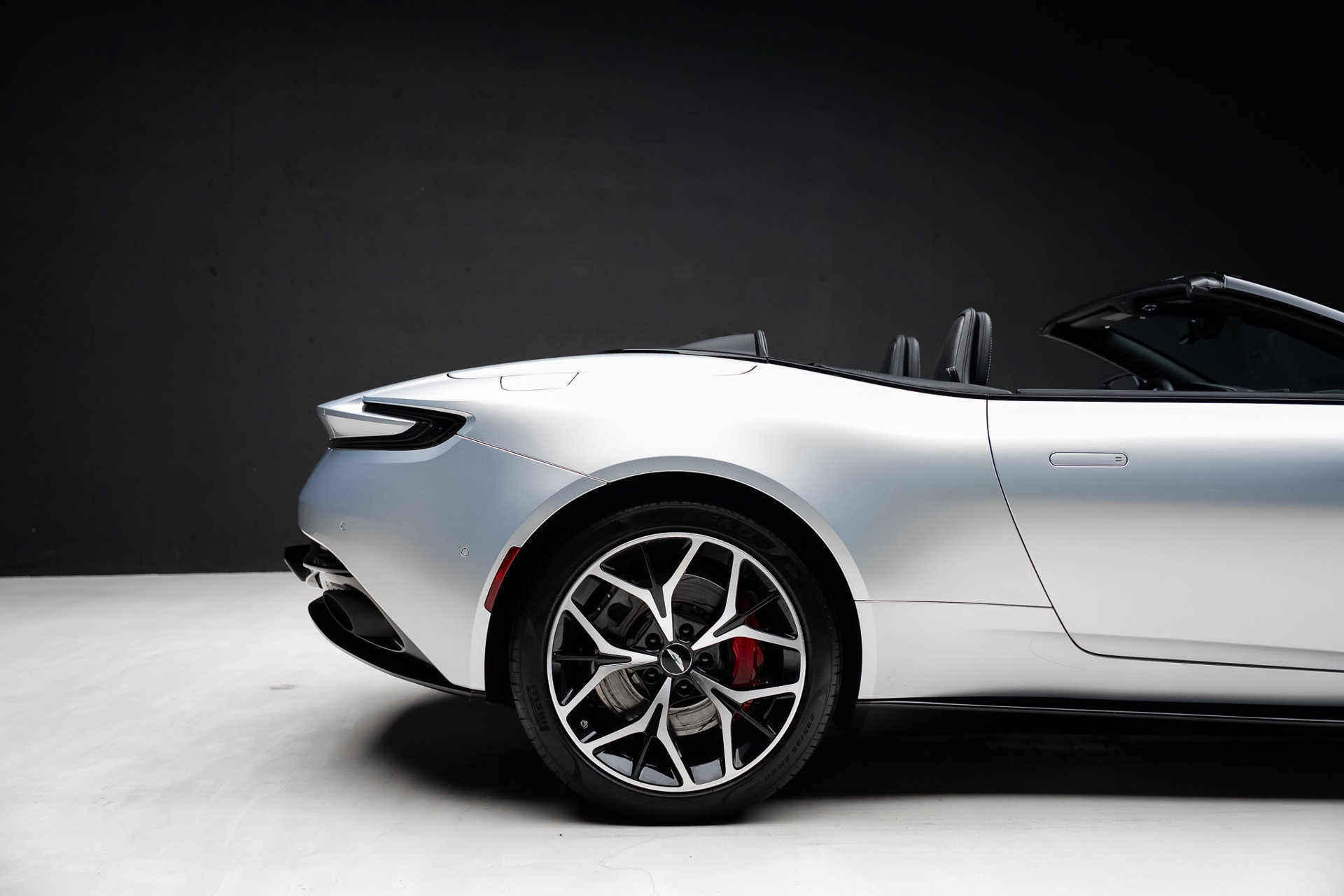 Used 2019 Aston Martin DB11 Volante RWD image 37