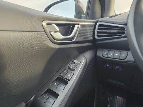 Used 2020 Hyundai Ioniq SEL image 30