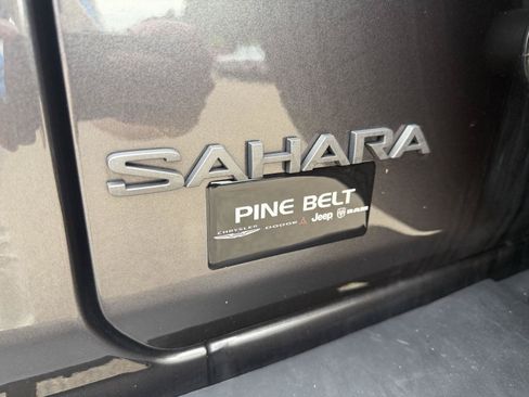 Used 2025 Jeep Wrangler Unlimited Sahara w/ Safety Group AWD/4WD image 26