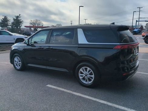 Used 2022 Kia Carnival LX image 6