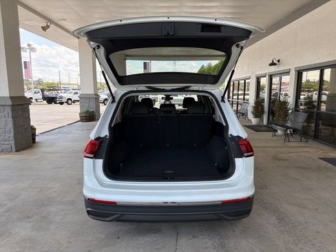 Used 2023 Volkswagen Tiguan SE AWD/4WD image 15