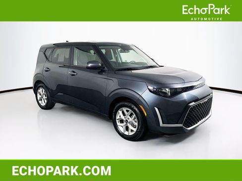 Used 2025 Kia Soul LX w/ LX Technology Package FWD image 1
