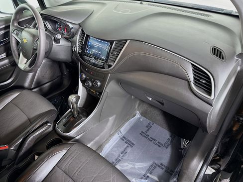 Used 2020 Chevrolet Trax LT w/ LT Convenience Package image 30