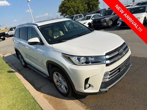 Used 2018 Toyota Highlander Limited FWD image 3