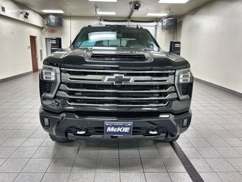 Used 2024 Chevrolet Silverado 3500 High Country w/ Technology Package AWD/4WD image 2