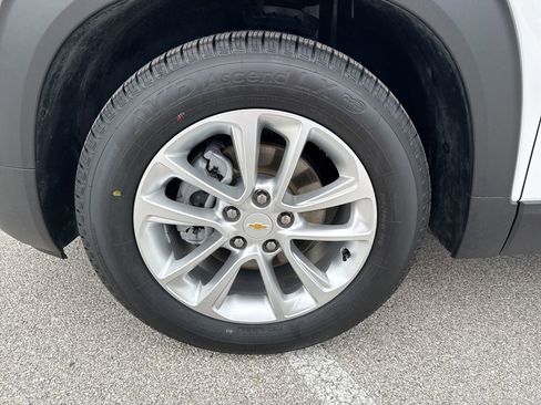 Used 2025 Chevrolet TrailBlazer LS FWD image 18