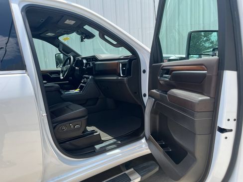 Used 2024 GMC Sierra 3500 Denali w/ Technology Package AWD/4WD image 14
