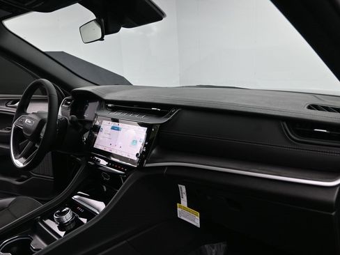 New 2026 Jeep Grand Cherokee Altitude image 25