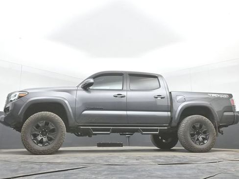 Used 2022 Toyota Tacoma TRD Sport w/ Technology Package AWD/4WD image 30