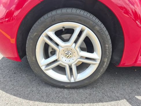 Used 2005 Volkswagen Beetle GLS FWD image 2