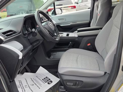 New 2025 Toyota Sienna LE image 5