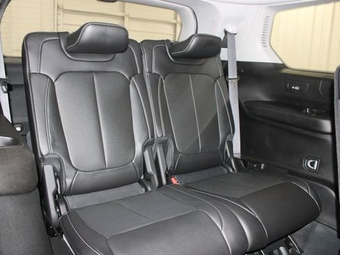 Used 2023 Jeep Grand Cherokee L Limited w/ Luxury Tech Group II AWD/4WD image 32
