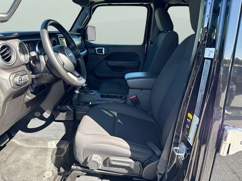 Used 2022 Jeep Gladiator Sport AWD/4WD image 7