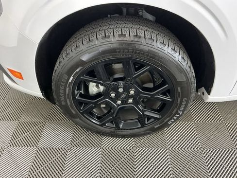 Certified 2025 Ford Maverick Lobo AWD/4WD image 31