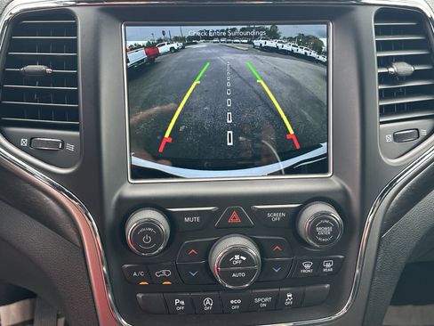 Used 2018 Jeep Grand Cherokee Altitude image 30