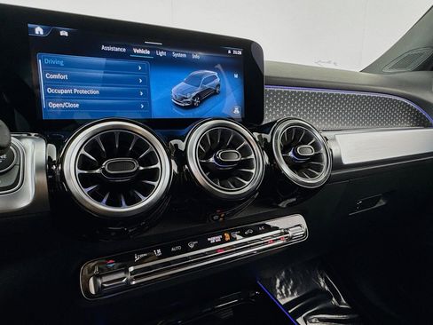 New 2025 Mercedes-Benz GLB 250 image 19