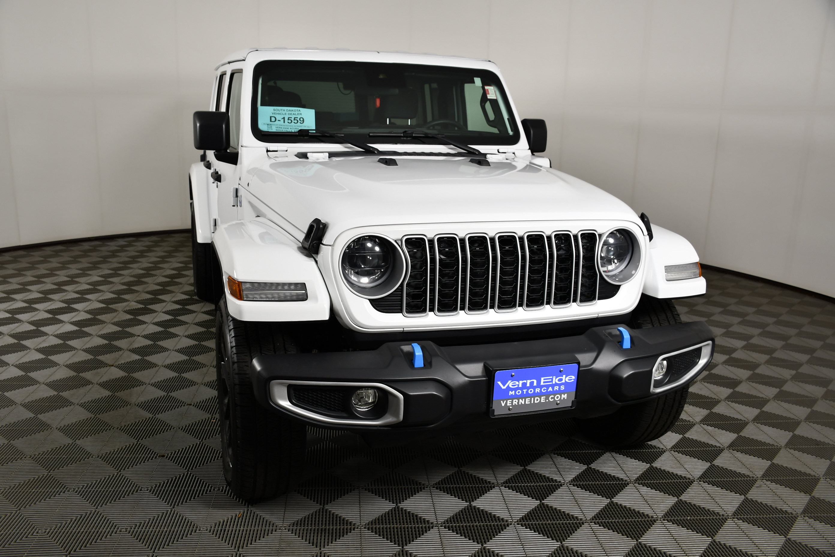 Used 2024 Jeep Wrangler Unlimited Sahara AWD/4WD image 3