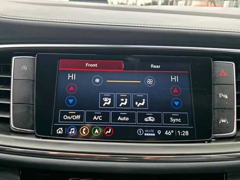 Used 2024 Buick Enclave Premium image 10