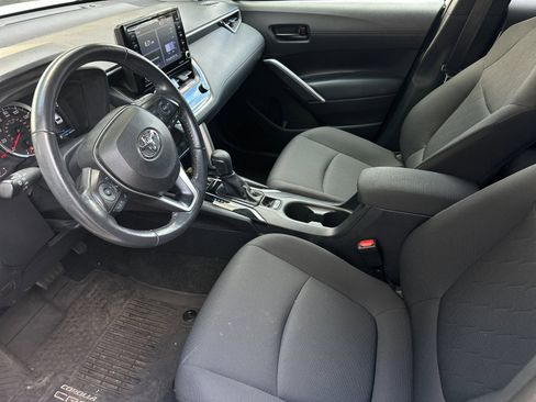 Used 2022 Toyota Corolla Cross LE image 9