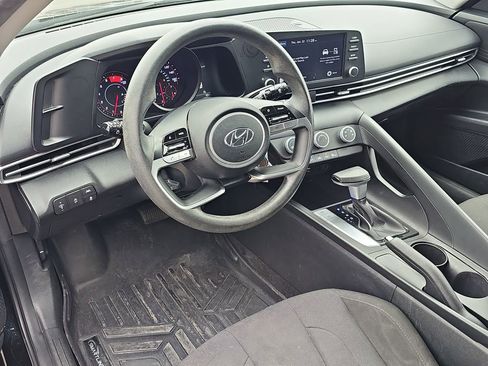Used 2023 Hyundai Elantra SE image 17