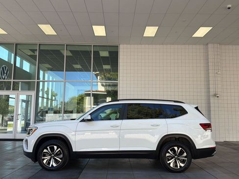 Certified 2024 Volkswagen Atlas SE FWD image 2