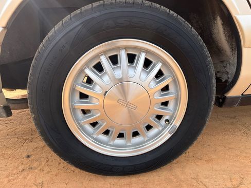 Used 1996 Lincoln Town Car Cartier image 8