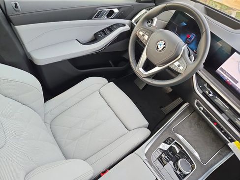 Used 2026 BMW X5 sDrive40i w/ Premium Package image 19