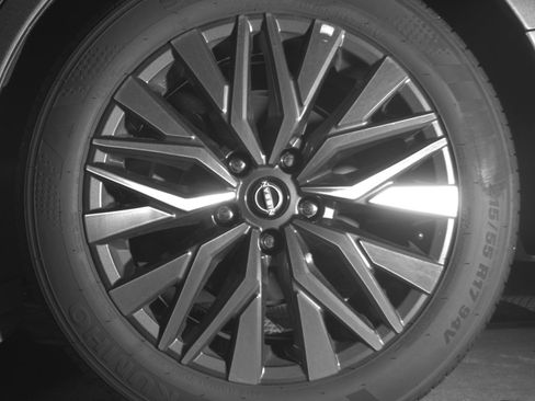 Used 2025 Nissan Altima 2.5 SV FWD image 14