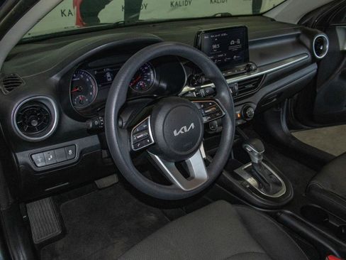 Used 2023 Kia Forte LXS w/ LXS Technology Package FWD image 5