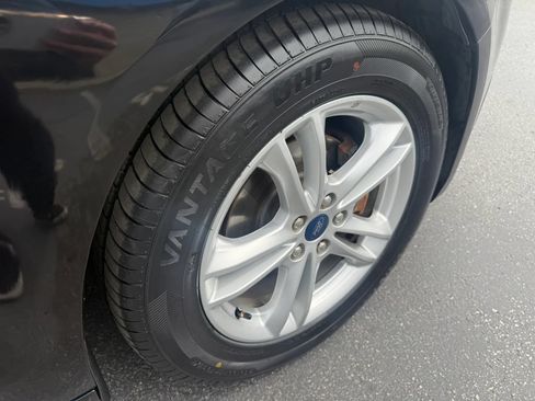 Used 2018 Ford Fusion SE w/ Fusion SE Technology Package FWD image 27