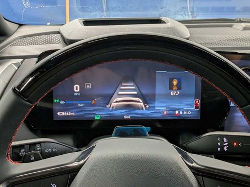 New 2026 Chevrolet Equinox EV RS image 32