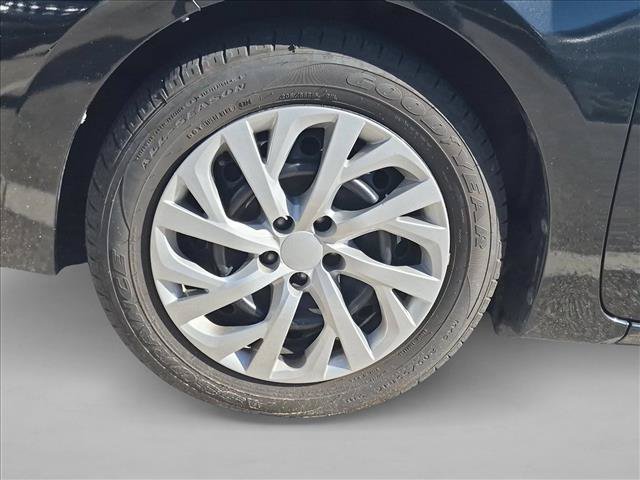 Used 2017 Toyota Corolla LE w/ Carpet Mat Package (TMS) FWD image 9