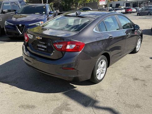 Used 2017 Chevrolet Cruze LT image 4