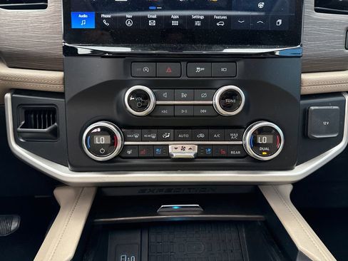 Used 2024 Ford Expedition Limited image 22