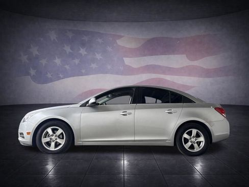 Used 2014 Chevrolet Cruze LT FWD image 2