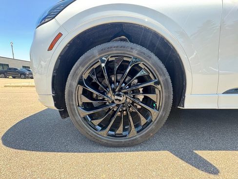 Used 2025 Lincoln Aviator Reserve w/ Equipment Group 201A AWD/4WD image 13