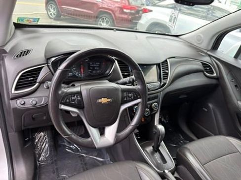 Used 2019 Chevrolet Trax LT w/ Sun & Sound Package AWD/4WD image 22
