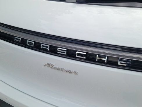 Used 2024 Porsche Macan AWD/4WD image 8