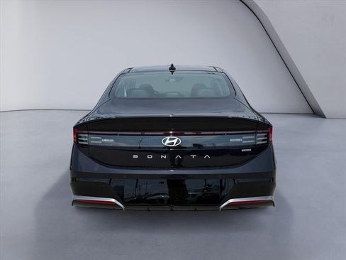 New 2026 Hyundai Sonata Limited FWD image 4